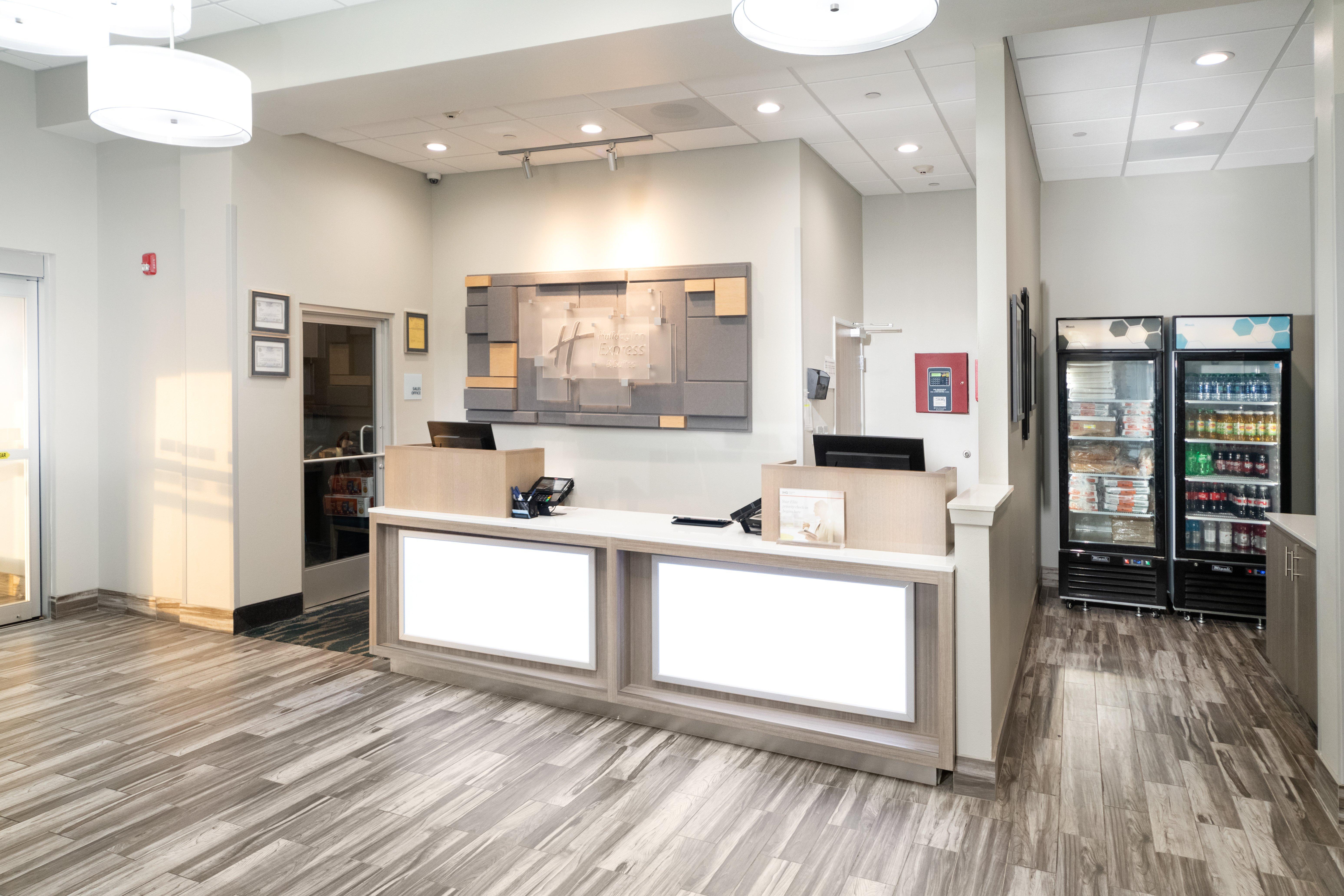 Express & Arpt Elvis Presley Blv By Ihg Hotel 3*
