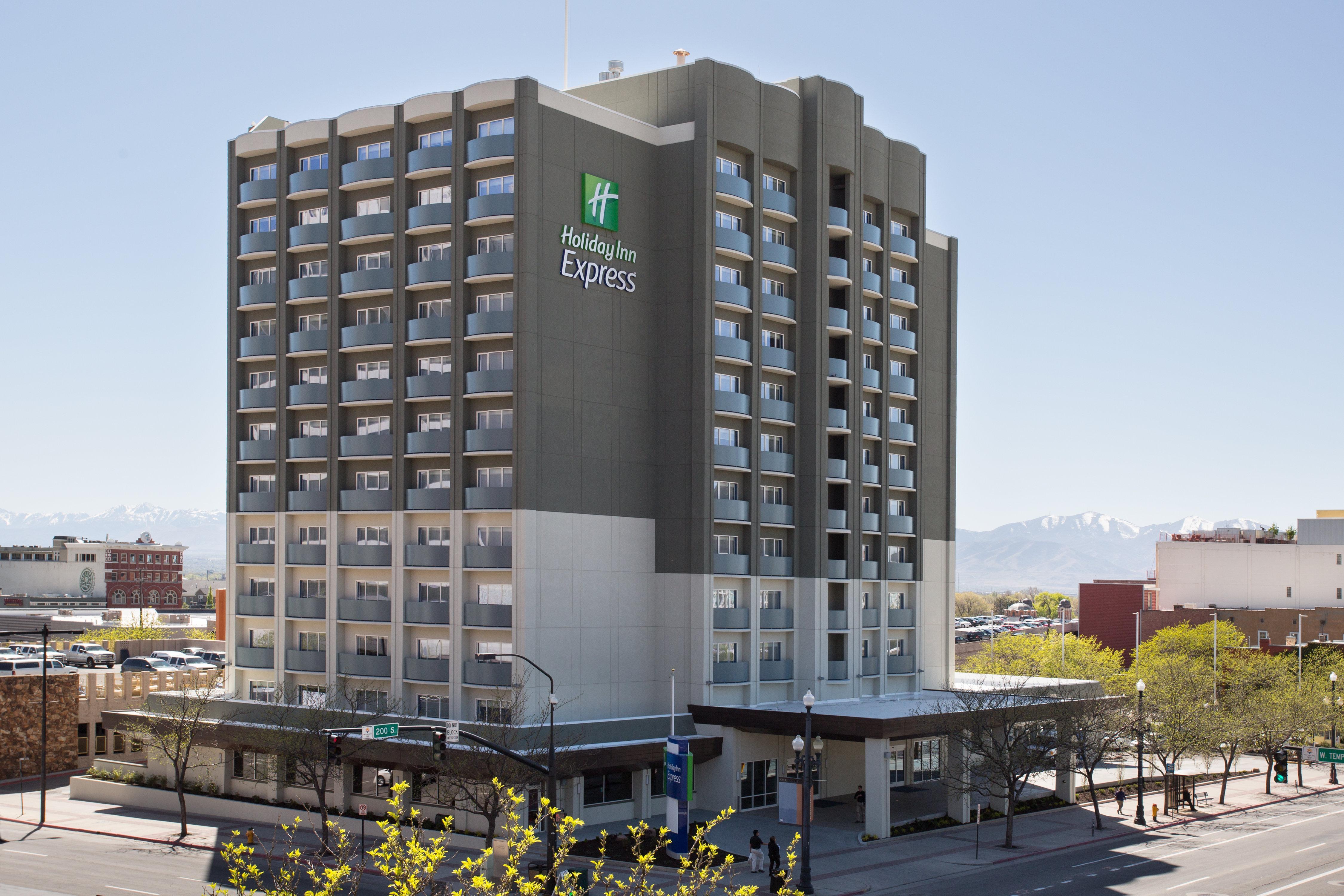 Express & Arpt Elvis Presley Blv By Ihg Hotel 3*