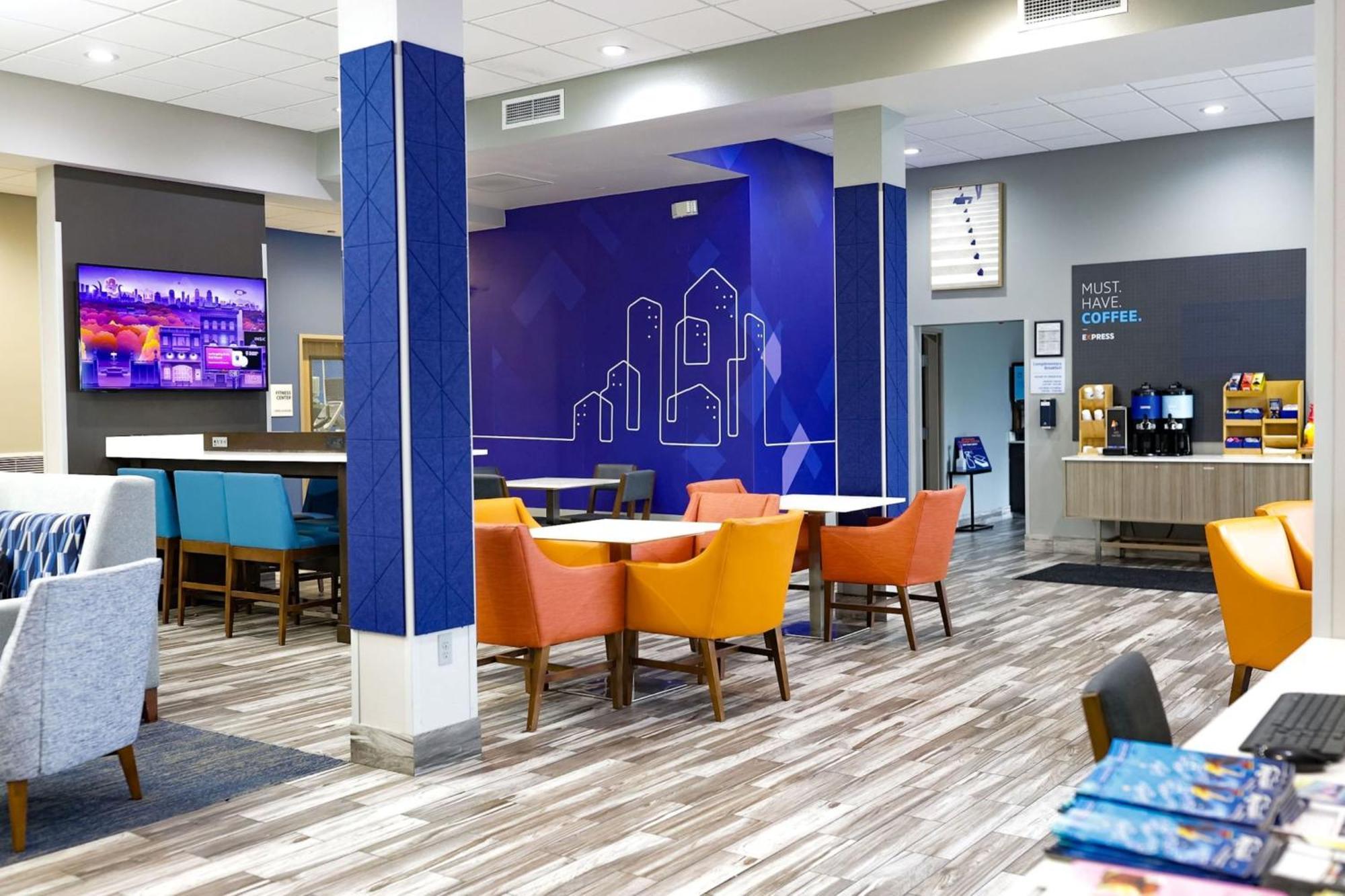 Express & Arpt Elvis Presley Blv By Ihg Hotel