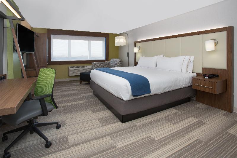 Express & Arpt Elvis Presley Blv By Ihg Hotel