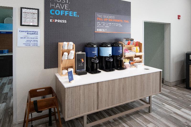 Hotel Express & Arpt Elvis Presley Blv By Ihg